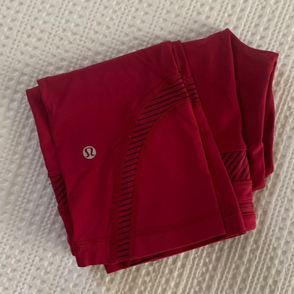 lululemon athletica Pants - EUC Lulu Lemon Crop Pants Size 8